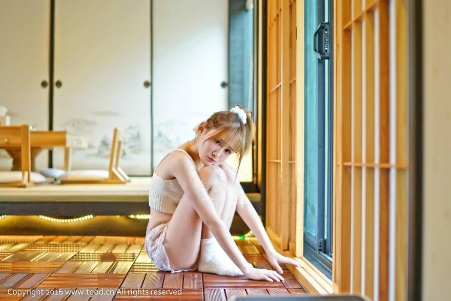 网络红人陈雨涵温泉浴池湿身写真