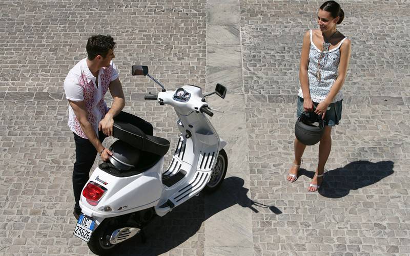 情侣与摩托精美壁纸