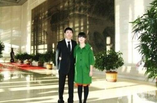 冯小刚24岁女儿近照曝光 相貌清秀爱搞怪