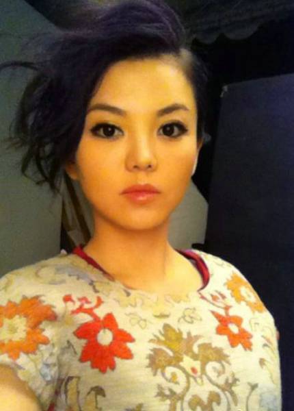女主持人李湘尽显成熟御姐范生活照