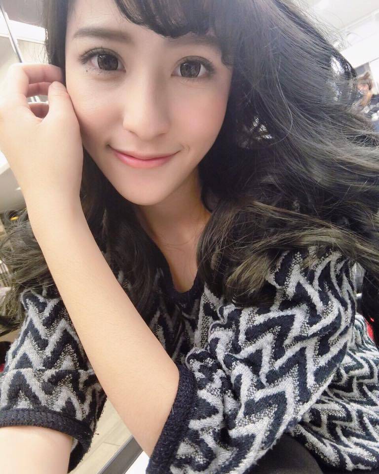 台湾校花极品女神李娜颜值爆表