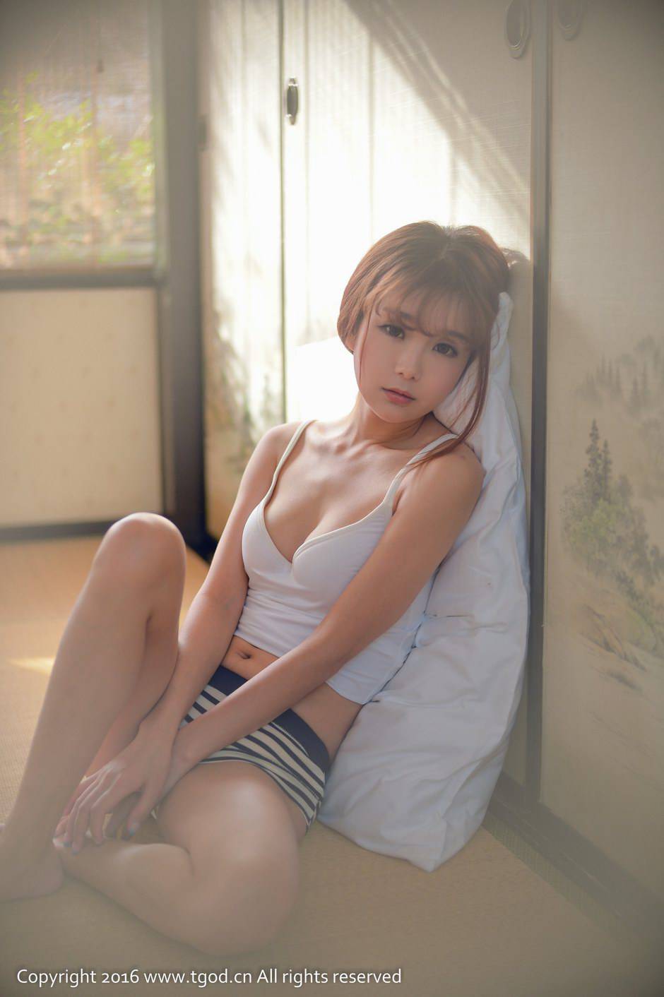 极品校花美女小九Vin化身童话公主