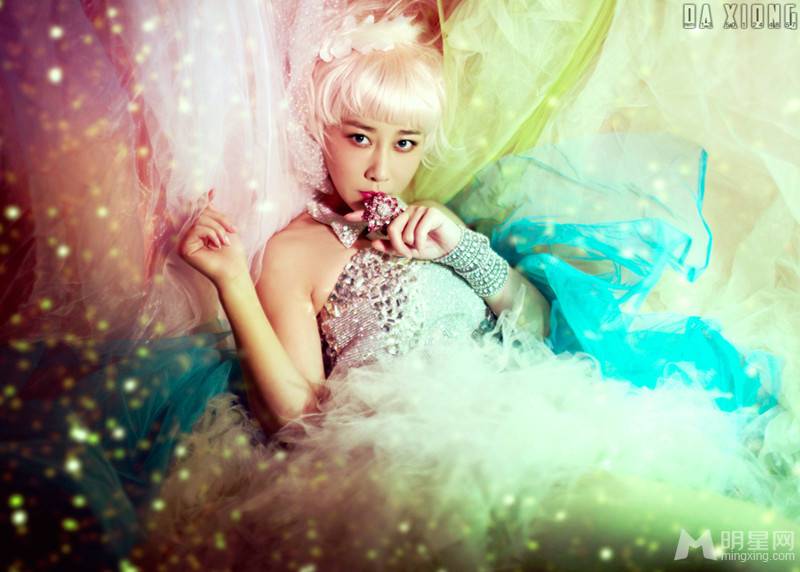 秦雪菲化身为唯美梦幻女孩图片