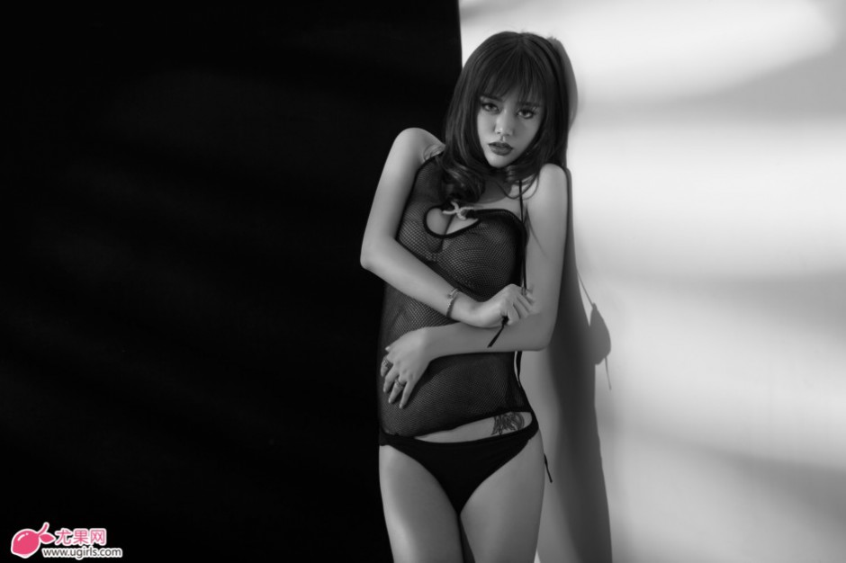尤果美女王轶玲私房性感写真照