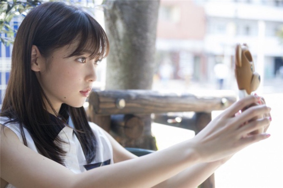 日本白嫩妹子池上纱里依清凉写真图片