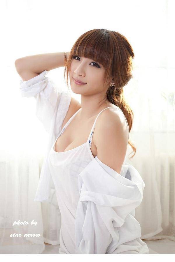 养眼美女白色简约私房美妙迷人壁纸