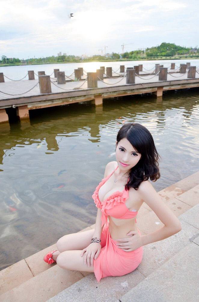 性感御姐妖娆户外写真