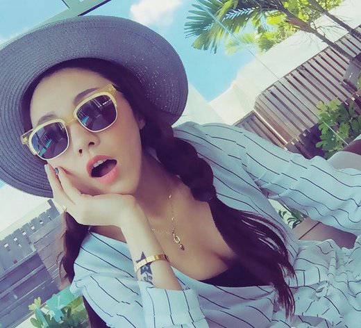 空间非主流美女侧颜图片