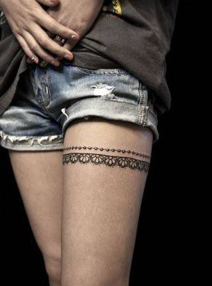 非主流女生大腿蕾丝边纹身图片