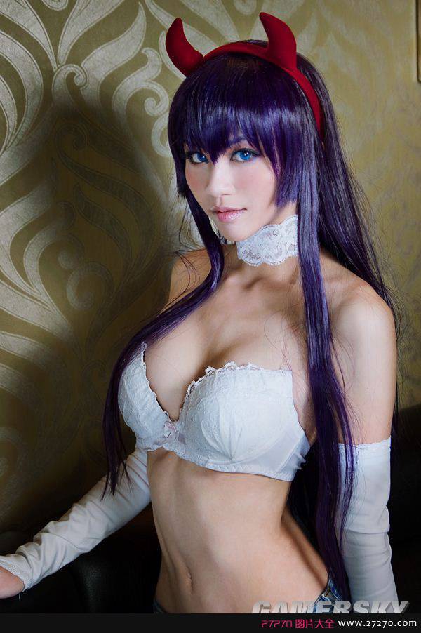 台湾人气美女模特上演性感Cosplay