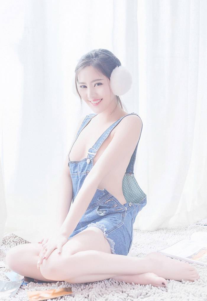 美女真空上镜诱惑十足