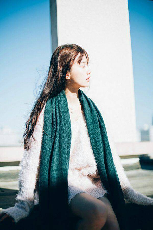 纯白色唯美伤感意境女生图片