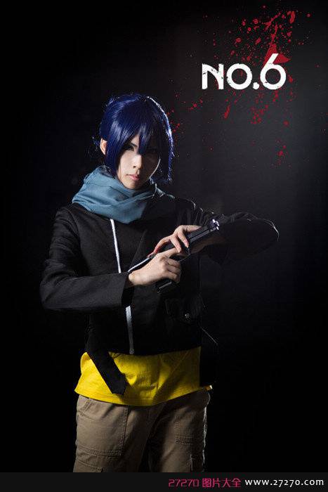 未来都市高帅富妹子送上亲吻COS