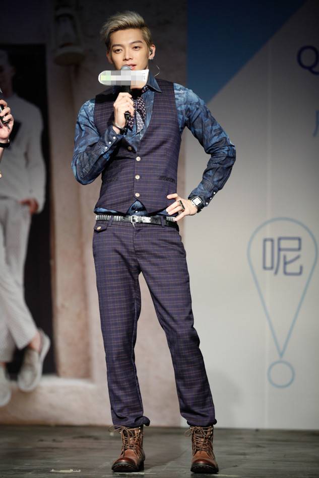 辰亦儒儒雅帅气活动现场组图分享