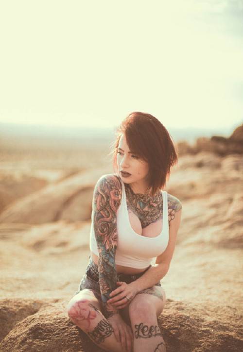 女子胸部纹身性感霸气彩绘纹身欣赏