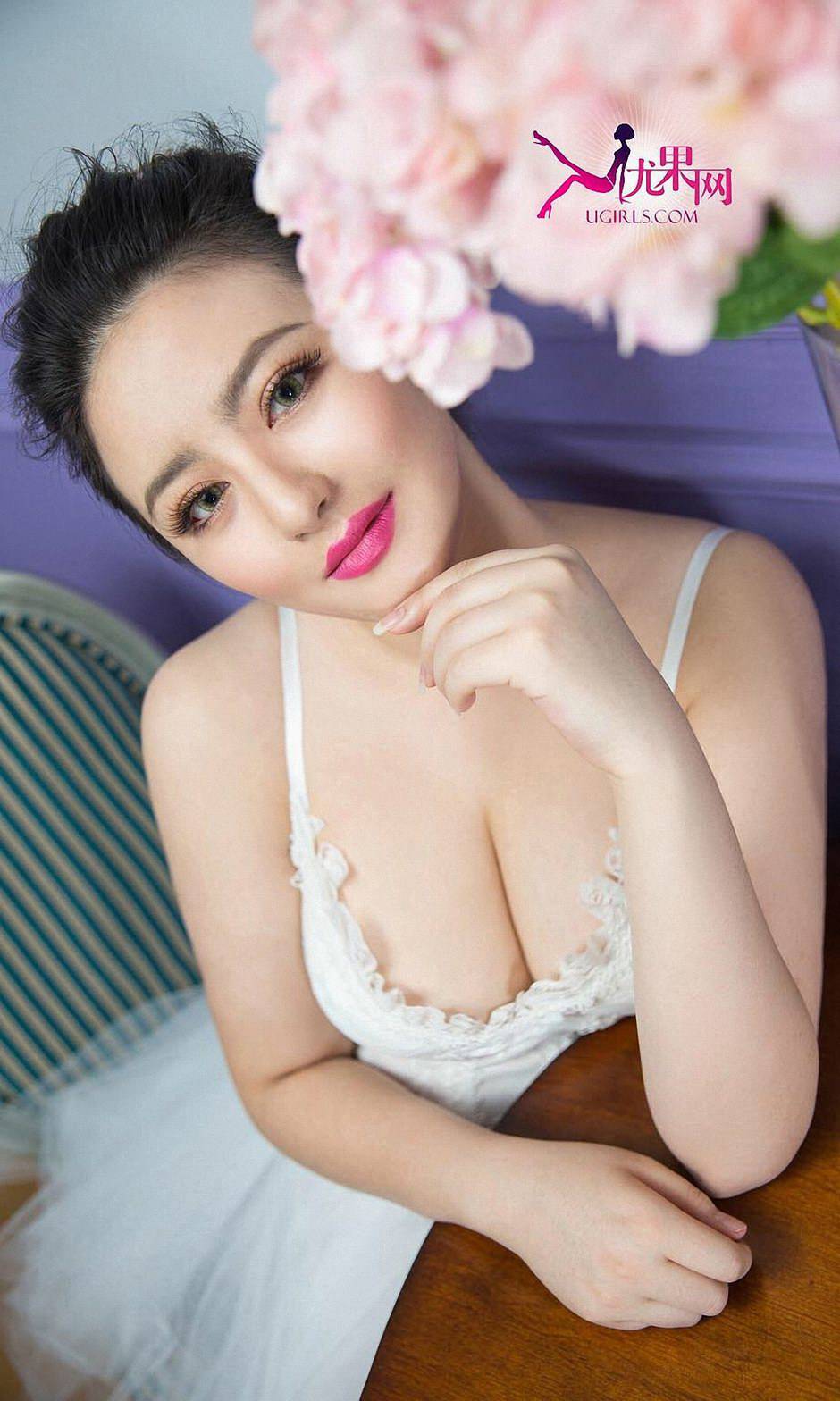 Ugirls爱尤物依蔓的熟女诱惑唯美写真
