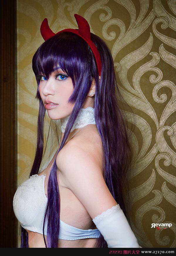 台湾人气美女模特上演性感Cosplay