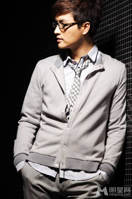 刘晓虎商务休闲装搭配亲和力爆表