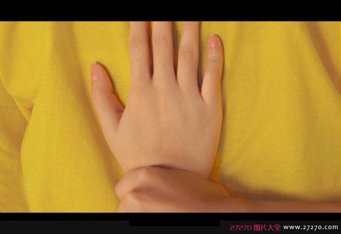 未来都市高帅富妹子送上亲吻COS