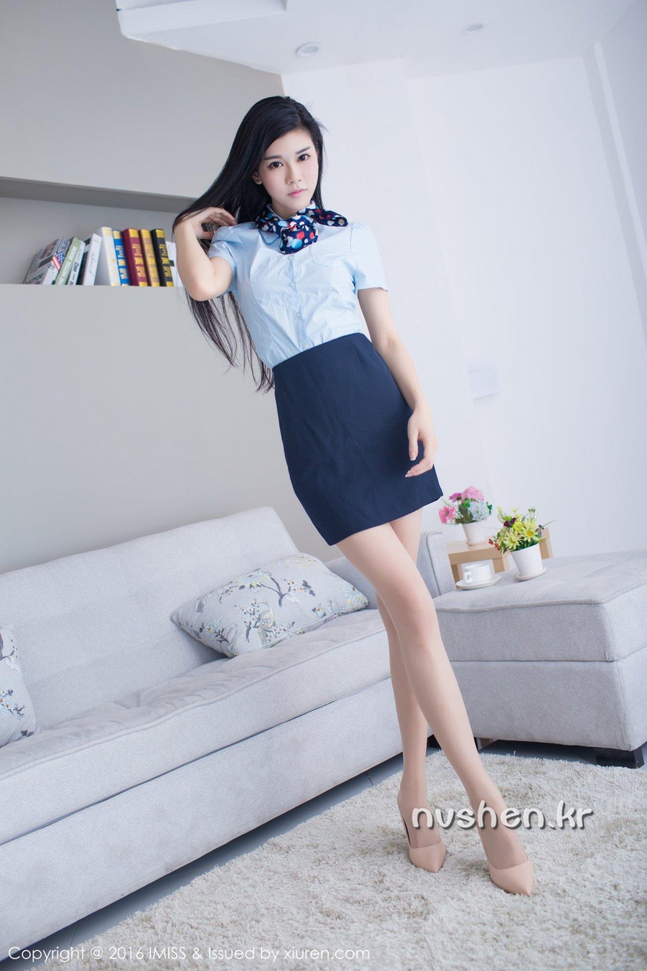 爱蜜社性感女神Panadol雅制服诱惑私房写真