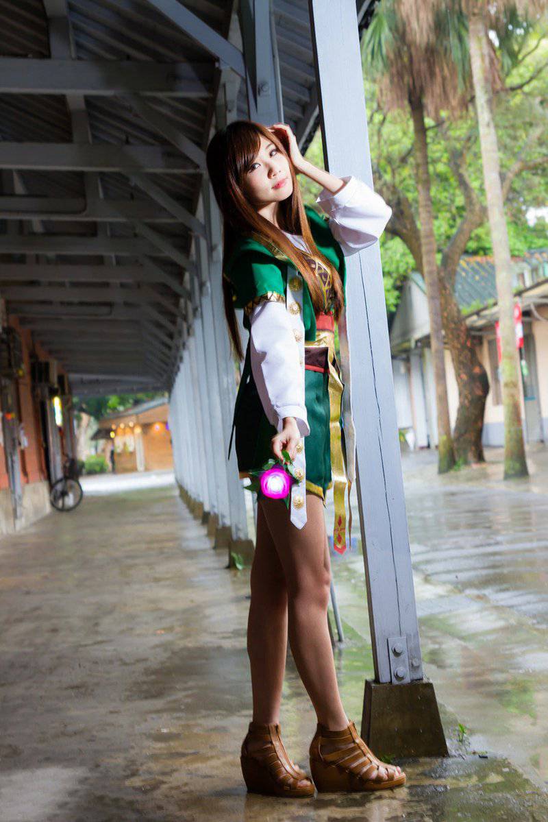 长腿美女张雅筑户外甜美cosplay美图