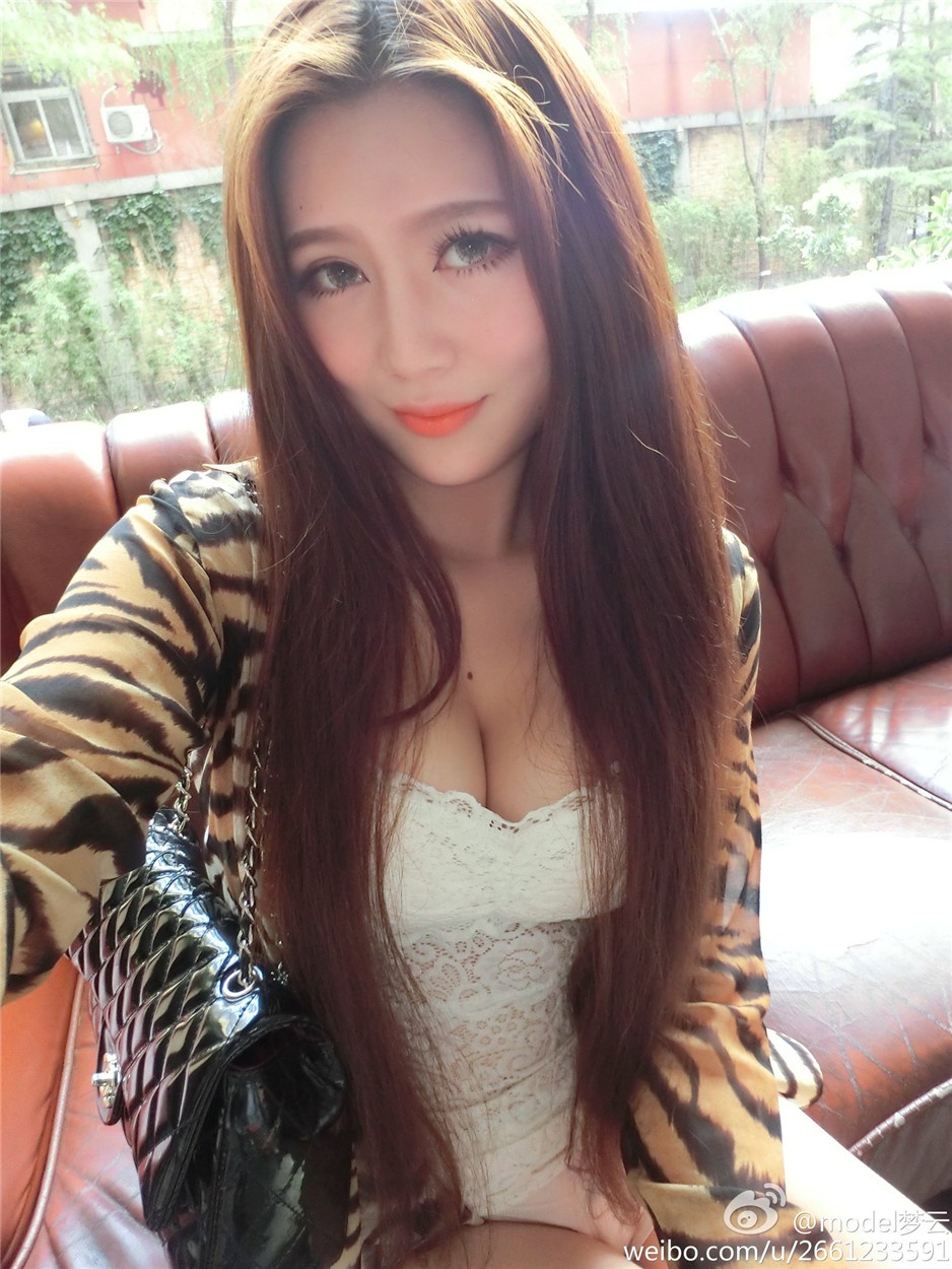 丰满性感mm吴梦云微博私房美图
