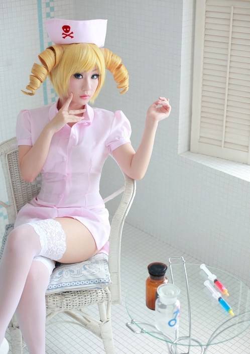 萌妹子Cosplay性感又不失可爱的凯瑟琳