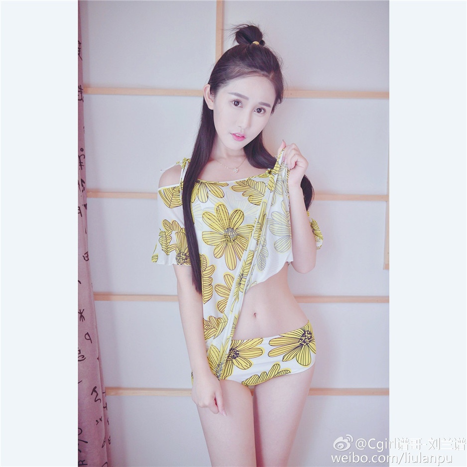 90后超瘦小蛮腰美女刘兰谱微博高清图