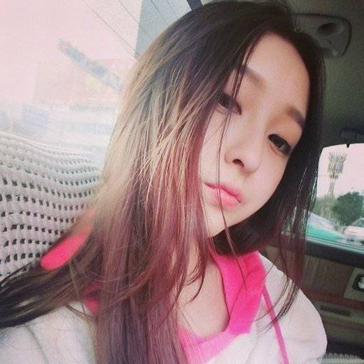 非主流美女甜蜜笑容图