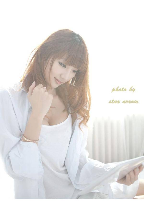 养眼美女白色简约私房美妙迷人壁纸