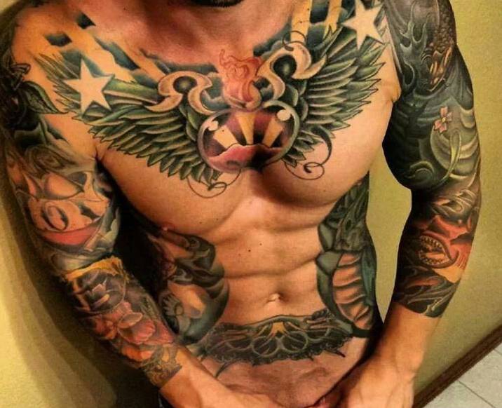 健身型男帅气精美个性纹身