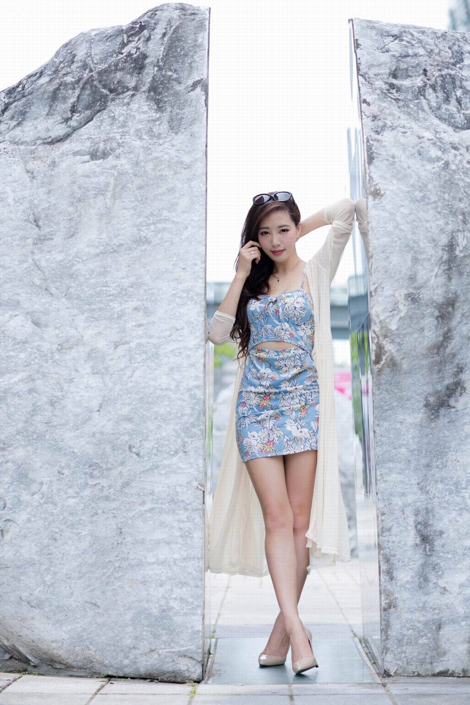 台湾气质腿模玛儿唯美外拍