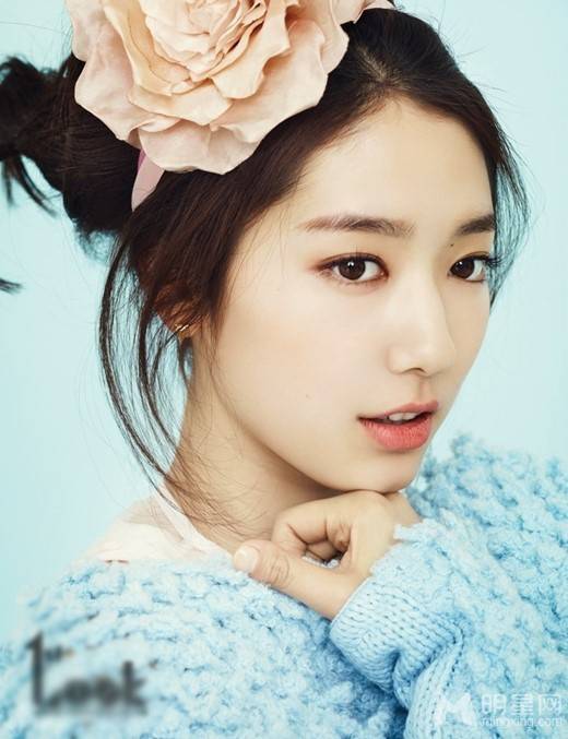 韩国女星朴信惠甜美代言春季服饰组图