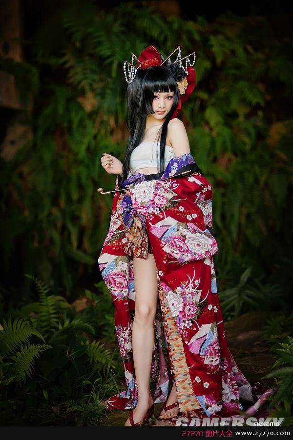 台湾人气美女模特上演性感Cosplay