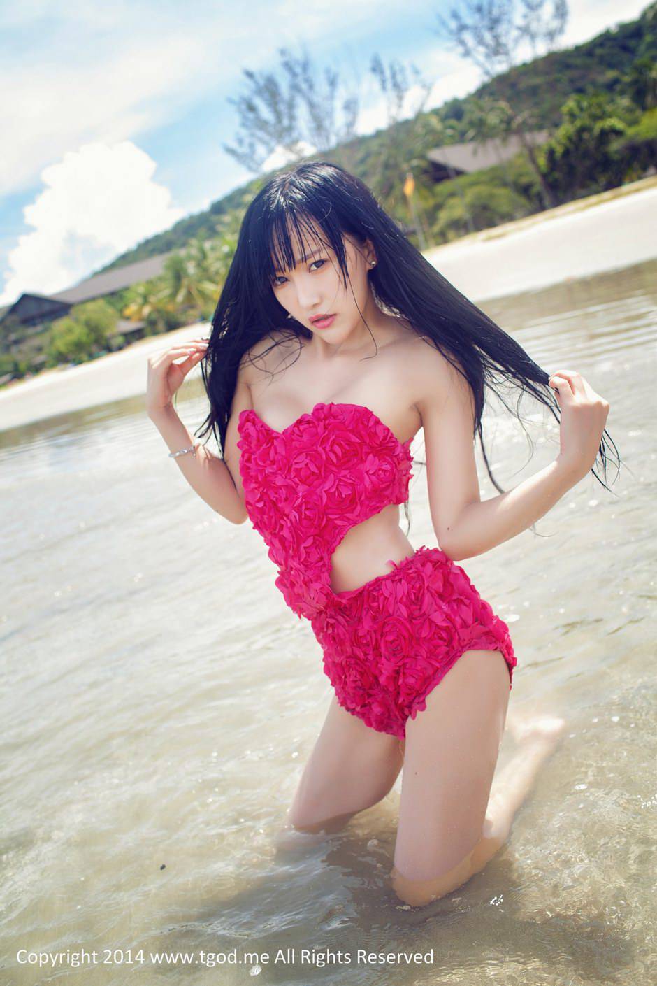 比基尼泳衣女郎杨上萱海边写真