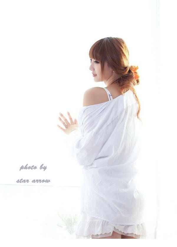 养眼美女白色简约私房美妙迷人壁纸