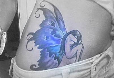 臀部美丽的蝴蝶纹身图片