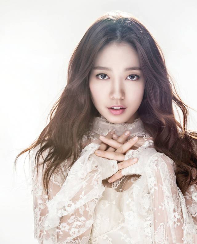 韩国漂亮女明星朴信惠迷人写真