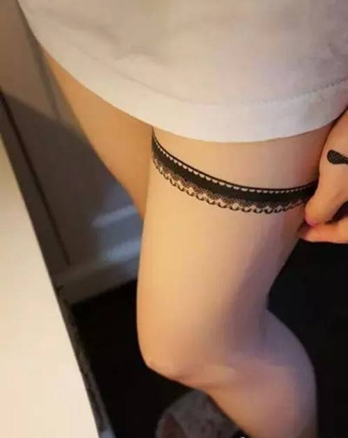 欧美女生腿部纹身图案 性感的蕾丝纹身欣赏