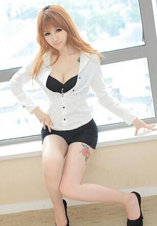 中国性感女郎胸部纹身图片