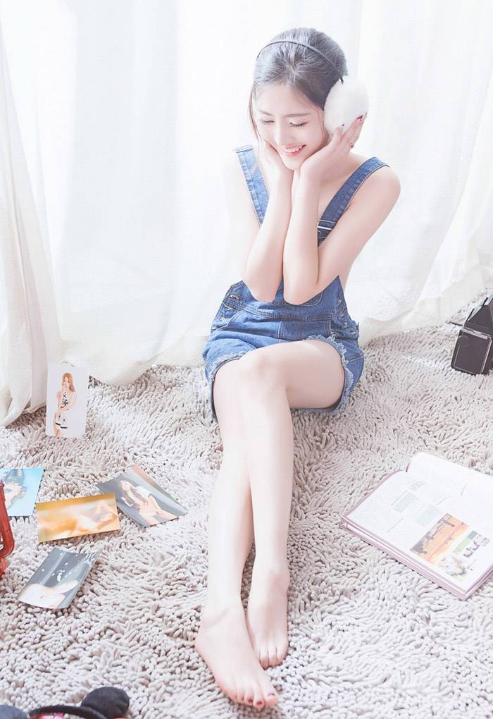 美女真空上镜诱惑十足