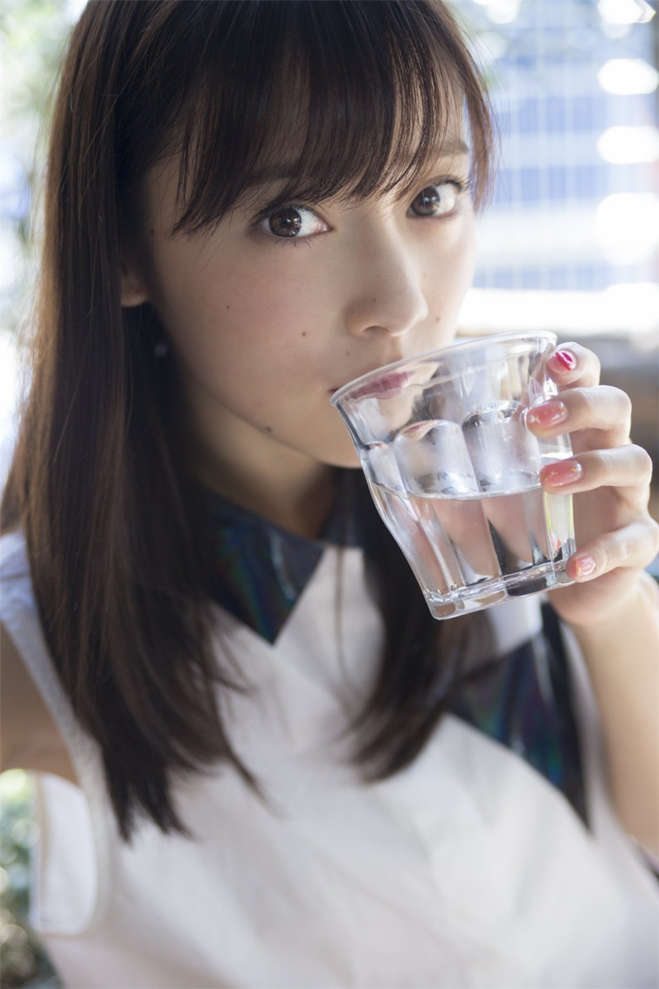 日本白嫩妹子池上纱里依清凉写真图片