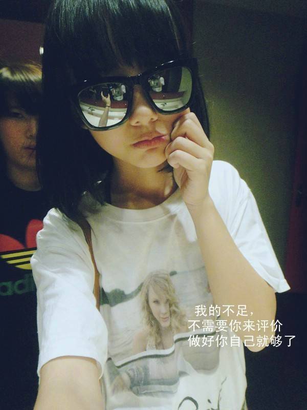 不开心的女生图片带字的素材