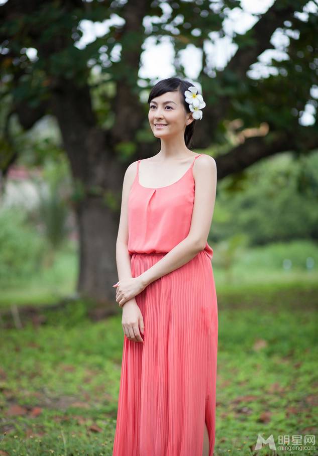 中国美女演员戴娇倩清新脱俗户外照