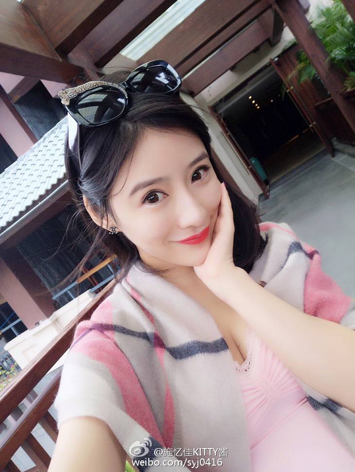 清新靓丽时尚美女施忆佳Ashley秒杀千万宅男