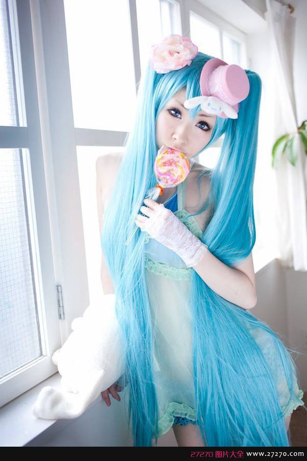 超嫩白皙的嫩嫩美女 可爱初音Cosplay