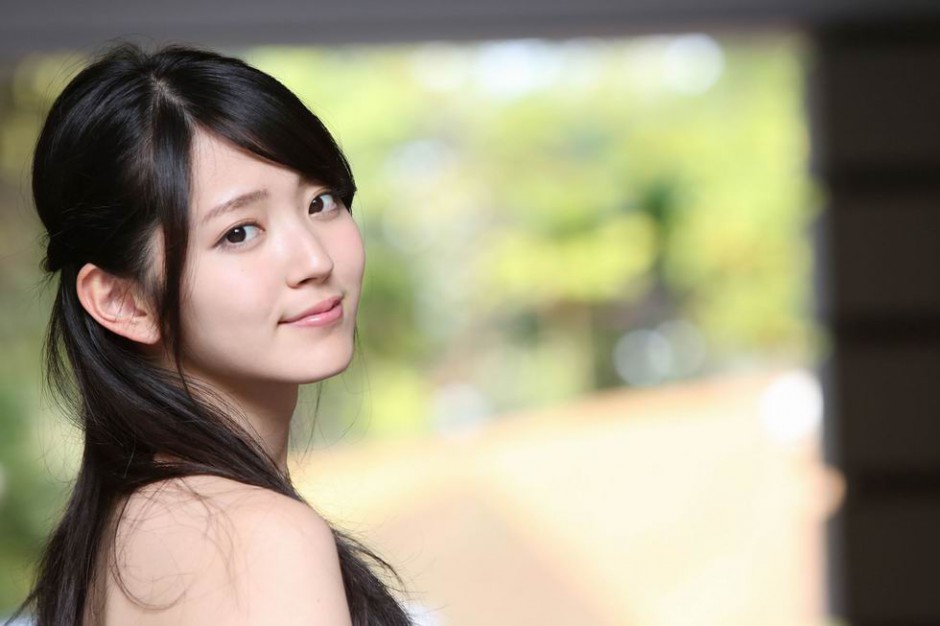 日本嫩模内衣泳池写真