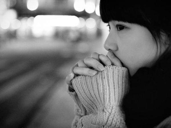 2016年黑白图片女生 迷失自己