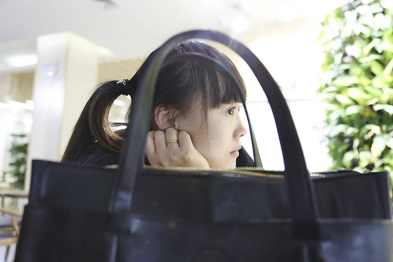 女生图片唯美清新图书馆生活赏析