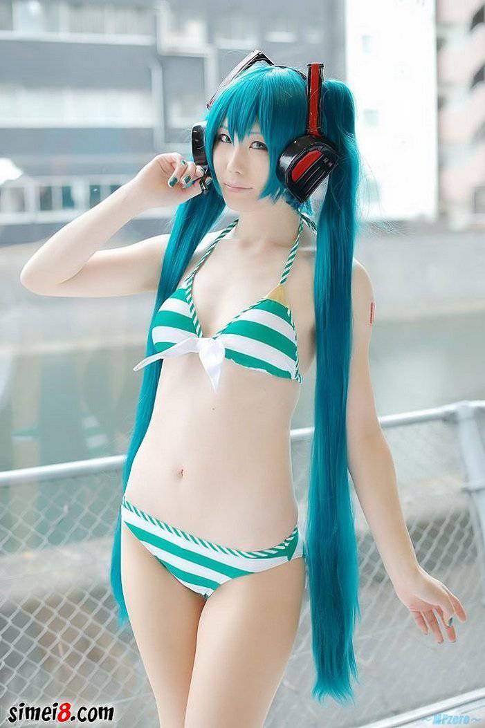 比基尼妹子Cosplay初音未来图片